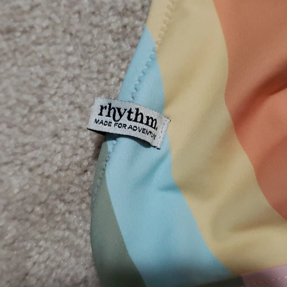 Rhythm Sahara Triangle Bikini Top. Size: Medium - Picture 2 of 8